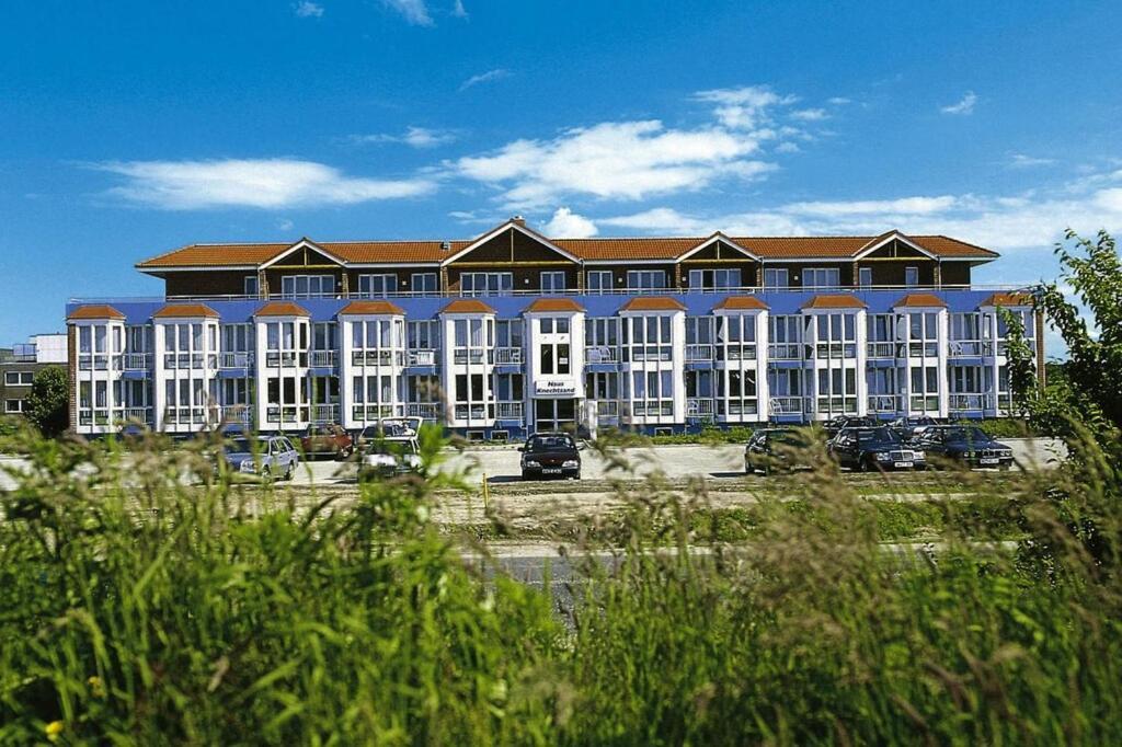 Apartment In Cuxhaven With A Shared Pool Екстериор снимка